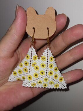 ✨ New Handmade Earrings with yellow flowers – Peyote Triangle Style ✨
